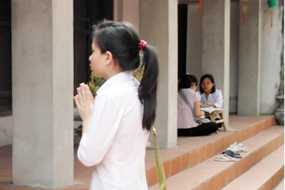 Vào chùa “dùi mài kinh sử” ảnh 5