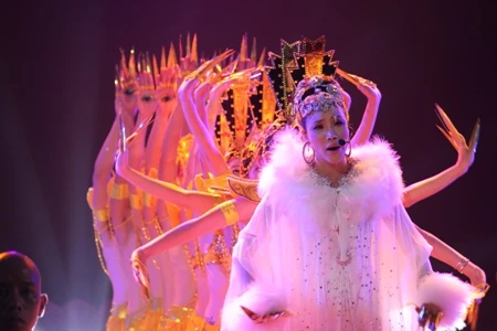 Xem Hồ Quỳnh Hương có... “nghìn mắt nghìn tay” ảnh 6