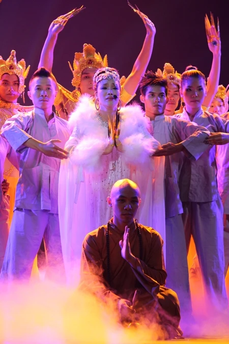 Xem Hồ Quỳnh Hương có... “nghìn mắt nghìn tay” ảnh 12