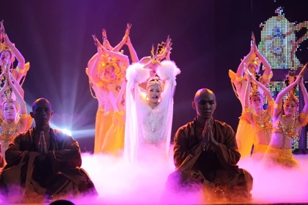 Xem Hồ Quỳnh Hương có... “nghìn mắt nghìn tay” ảnh 15