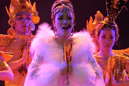 Xem Hồ Quỳnh Hương có... “nghìn mắt nghìn tay” ảnh 13