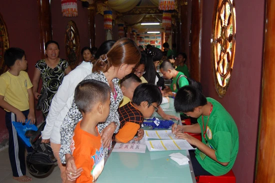 Kiên Giang: Gần 1.000 bạn trẻ đến tham dự Khóa tu mùa hè 2011 tại chùa Phật Quang ảnh 2