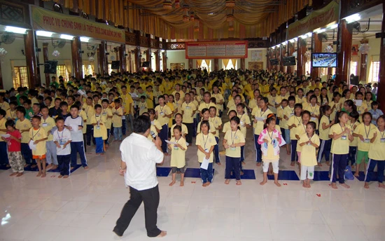 Kiên Giang: Gần 1.000 bạn trẻ đến tham dự Khóa tu mùa hè 2011 tại chùa Phật Quang ảnh 10