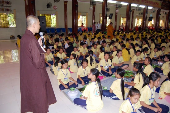 Kiên Giang: Gần 1.000 bạn trẻ đến tham dự Khóa tu mùa hè 2011 tại chùa Phật Quang ảnh 16