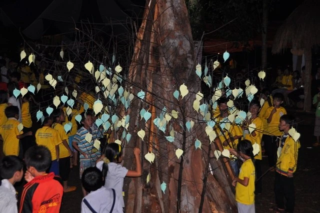 Đắc Nông: Ấm áp đêm lửa trại "Chắp cánh ước mơ" nhân khóa tu chùa Hoa Khai ảnh 1