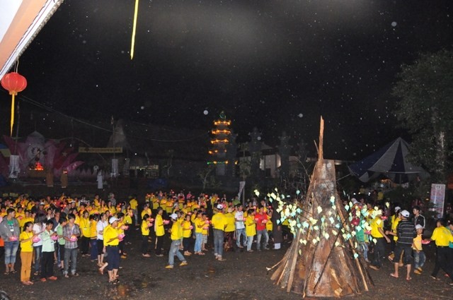 Đắc Nông: Ấm áp đêm lửa trại "Chắp cánh ước mơ" nhân khóa tu chùa Hoa Khai ảnh 3