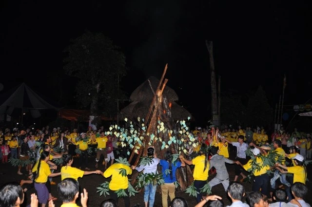 Đắc Nông: Ấm áp đêm lửa trại "Chắp cánh ước mơ" nhân khóa tu chùa Hoa Khai ảnh 8