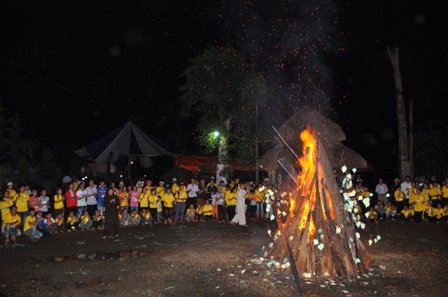 Đắc Nông: Ấm áp đêm lửa trại "Chắp cánh ước mơ" nhân khóa tu chùa Hoa Khai ảnh 9