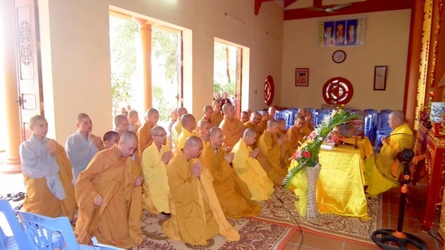 Phú Thọ: Chư Tăng Ni tác pháp an cư kiết hạ  2011 - 2555 ảnh 11