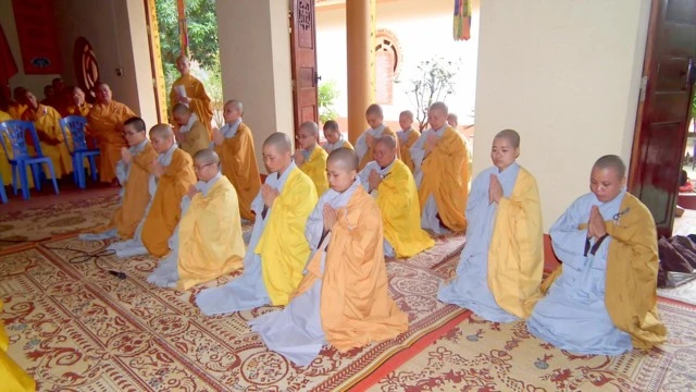 Phú Thọ: Chư Tăng Ni tác pháp an cư kiết hạ  2011 - 2555 ảnh 14