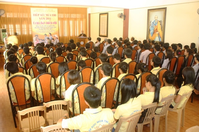 Thừa Thiên Huế: Tập huấn và lễ xuất phát "Tiếp sức mùa thi 2011" ảnh 1 Thừa Thiên Huế: Tập huấn và lễ xuất phát "Tiếp sức mùa thi 2011" ảnh 1