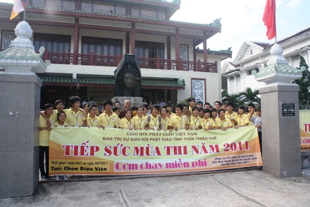 Thừa Thiên Huế: Tập huấn và lễ xuất phát "Tiếp sức mùa thi 2011" ảnh 11 Thừa Thiên Huế: Tập huấn và lễ xuất phát "Tiếp sức mùa thi 2011" ảnh 11