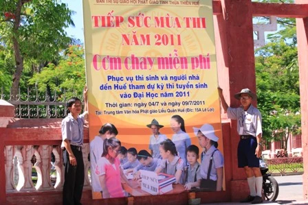 Phật giáo Huế đã sẵn sàng tiếp sức cho thí sinh kỳ thi đại học 2011 ảnh 10 Phật giáo Huế đã sẵn sàng tiếp sức cho thí sinh kỳ thi đại học 2011 ảnh 10