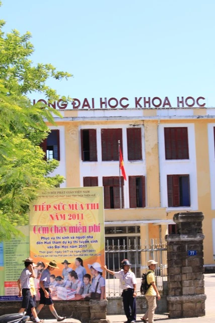 Phật giáo Huế đã sẵn sàng tiếp sức cho thí sinh kỳ thi đại học 2011 ảnh 14 Phật giáo Huế đã sẵn sàng tiếp sức cho thí sinh kỳ thi đại học 2011 ảnh 14