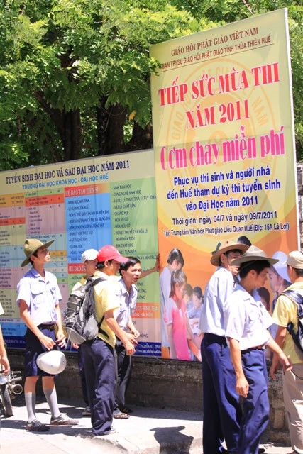 Phật giáo Huế đã sẵn sàng tiếp sức cho thí sinh kỳ thi đại học 2011 ảnh 15 Phật giáo Huế đã sẵn sàng tiếp sức cho thí sinh kỳ thi đại học 2011 ảnh 15