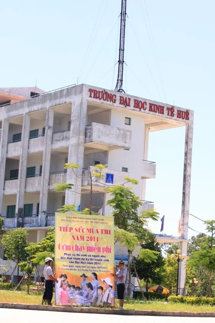 Phật giáo Huế đã sẵn sàng tiếp sức cho thí sinh kỳ thi đại học 2011 ảnh 16
