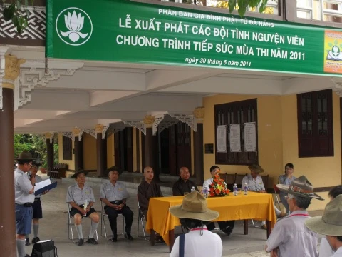 Đà Nẵng: Xuất phát các đội tình nguyện viên Tiếp sức mùa thi năm 2011 ảnh 3