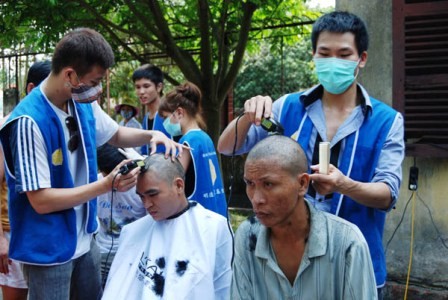 Anh Trang Ban doc GN 598.jpg