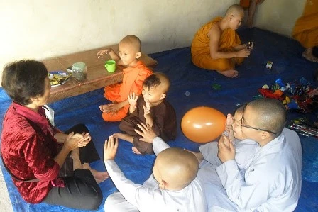 anh ve Nhom Trai tim Linh Son.jpg