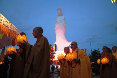 TT-Huế: Thiêng liêng Pháp hội Nhiên đăng - Lễ hội Quán Thế Âm ảnh 8