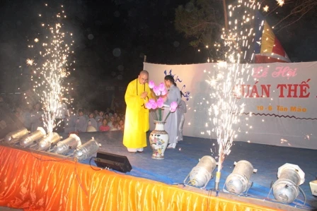 TT-Huế: Thiêng liêng Pháp hội Nhiên đăng - Lễ hội Quán Thế Âm ảnh 29
