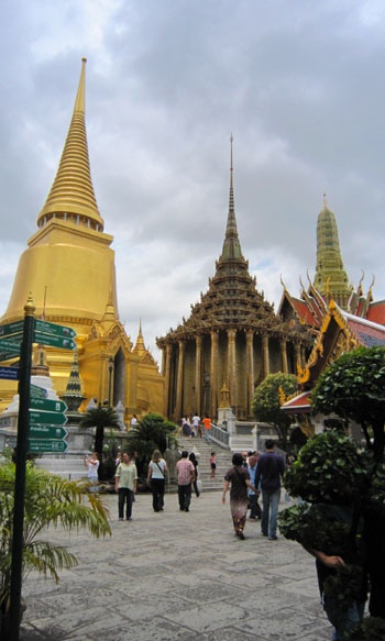 Thật may mắn cho du khách nào có dịp thăm viếng, vãn cảnh chùa dịp vào Hạ ở Thái Lan. Ảnh chụp ở chùa Ngọc