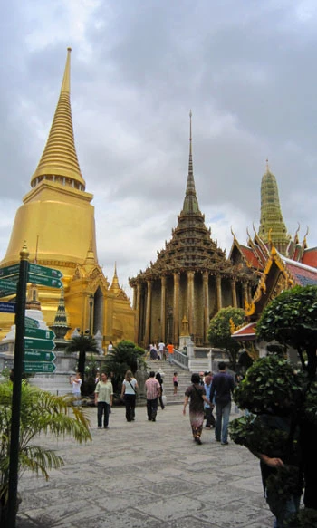 Thật may mắn cho du khách nào có dịp thăm viếng, vãn cảnh chùa dịp vào Hạ ở Thái Lan. Ảnh chụp ở chùa Ngọc