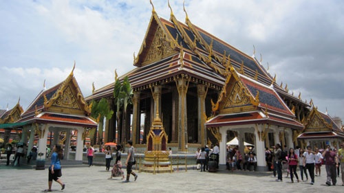 Đông đảo Phật tử và khách thập phương đều muốn đi lễ chùa dịp vào Hạ