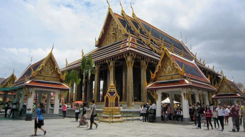 Đông đảo Phật tử và khách thập phương đều muốn đi lễ chùa dịp vào Hạ