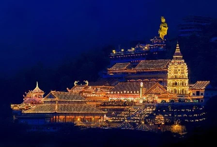Chùa Cực Lạc: Kỳ quan Phật giáo của Malaysia ảnh 2 Penang_Kek-Lok-Si_Temple_4.jpg