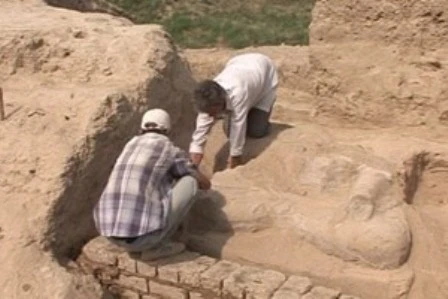 Kyrgyzstan: tìm thấy tượng Phật cao 1,5 mét ảnh 1 buddah-600.jpg