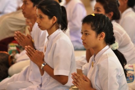 Thái Lan: Khảo sát đời sống tâm linh và thực tập lời Phật dạy của Phật tử ảnh 1 32wPhattuThai.jpg