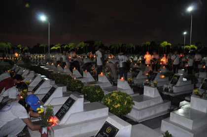 Thanh niên kiều bào tri ân các anh hùng liệt sĩ tỉnh Đồng Nai ảnh 10 cs11.jpg