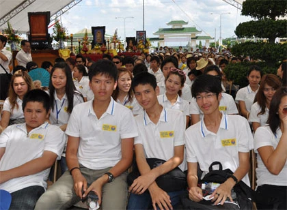 Thanh niên kiều bào tri ân các anh hùng liệt sĩ tỉnh Đồng Nai ảnh 6 cs2.jpg