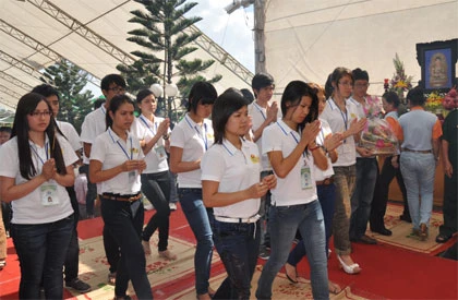 Thanh niên kiều bào tri ân các anh hùng liệt sĩ tỉnh Đồng Nai ảnh 5 cs7.jpg