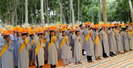 Sóc Trăng: Chùa Thiên Thới khánh thành 4 cây cầu nông thôn ảnh 11 Phật tử cúng dường Pháp Y 2.jpg