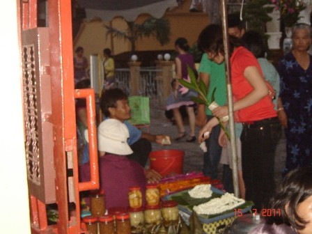 A TU TAP TRUOC CHUA (1).JPG