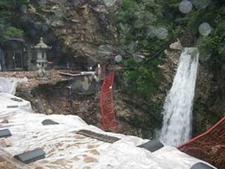 Hàn Quốc: Nhiều ngôi chùa bị cô lập sau trận lũ ảnh 2 1kr-flood2.jpg