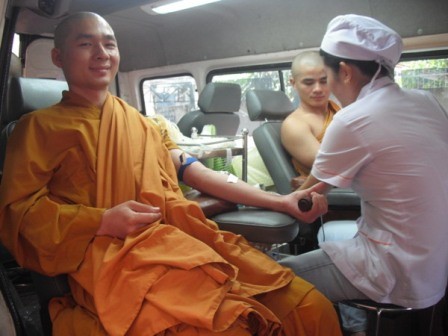45 hành giả an cư tại Tịnh xá Trung tâm tham gia hiến máu ảnh 1 DSCF2891.jpg