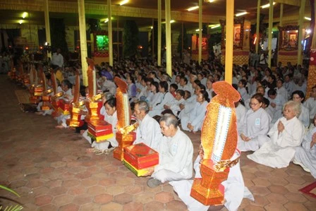 Thừa Thiên-Huế: Thuyết pháp độ linh và Vũ hội Lục cúng Hoa đăng ảnh 4