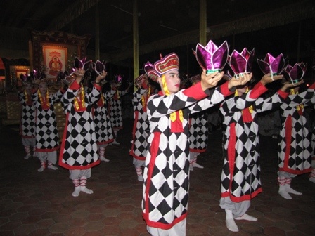 Thừa Thiên-Huế: Thuyết pháp độ linh và Vũ hội Lục cúng Hoa đăng ảnh 9