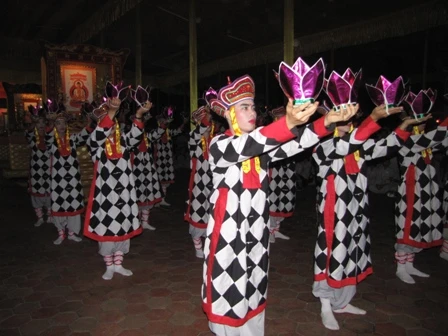 Thừa Thiên-Huế: Thuyết pháp độ linh và Vũ hội Lục cúng Hoa đăng ảnh 9