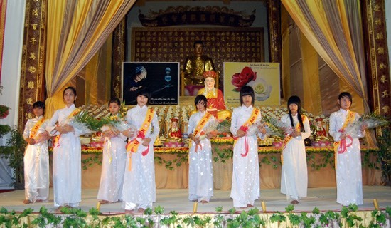 Kiên Giang: Khai mạc Lễ hội Vu lan - Tri ân & Báo hiếu - 2011 ảnh 11