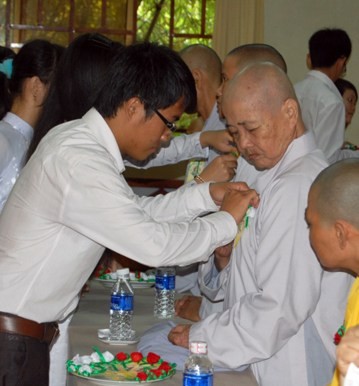 Kiên Giang: Khai mạc Lễ hội Vu lan - Tri ân & Báo hiếu - 2011 ảnh 30