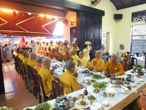 Tiền Giang: Ni viện Tịnh Nghiêm tổ chức lễ Tự tứ và Vu lan 2011 ảnh 7 02.jpg