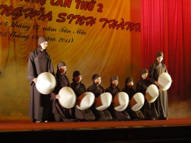 Văn nghệ "Ân nghĩa sinh thành" của Học viện Phật giáo VN tại Hà Nội mừng Vu Lan ảnh 1 DSC02028_640x480.jpg