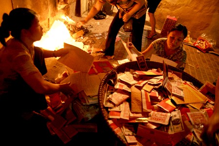 Tháng 7 và cuộc vận động “nói không với vàng mã” ảnh 2 dot-vang-ma-dong-nghia-voi-dot-tien-that.jpg