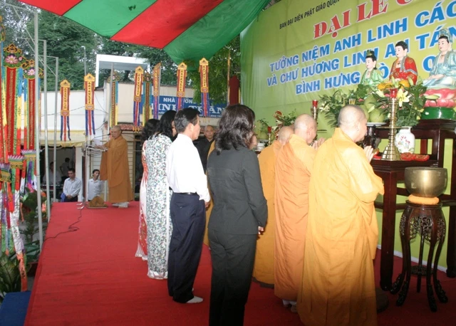 TP.HCM: Ban Đại diện PG Q.Bình Tân tổ chức Đại lễ cầu siêu ảnh 2 IMG_0291.JPG