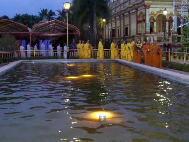 Tiền Giang: Lễ Phóng  đăng và chẩn tế tại tổ đình Vĩnh Tràng ảnh 3