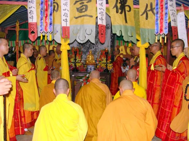 Tiền Giang: Lễ Phóng  đăng và chẩn tế tại tổ đình Vĩnh Tràng ảnh 8